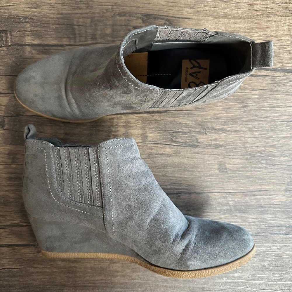 *DOLCE VITA* Gray Suede Fashion Wedge Ankle Boots Size 8
